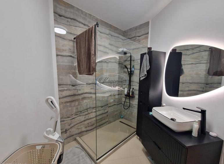 Apartament cu 3 camere semidecomandat, mobilat în Florești