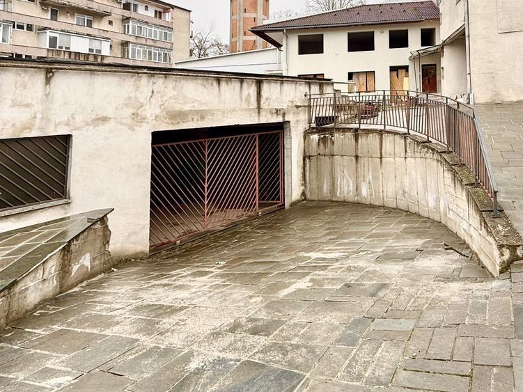 Birou, de 1,027.2099609375 mp, în Central