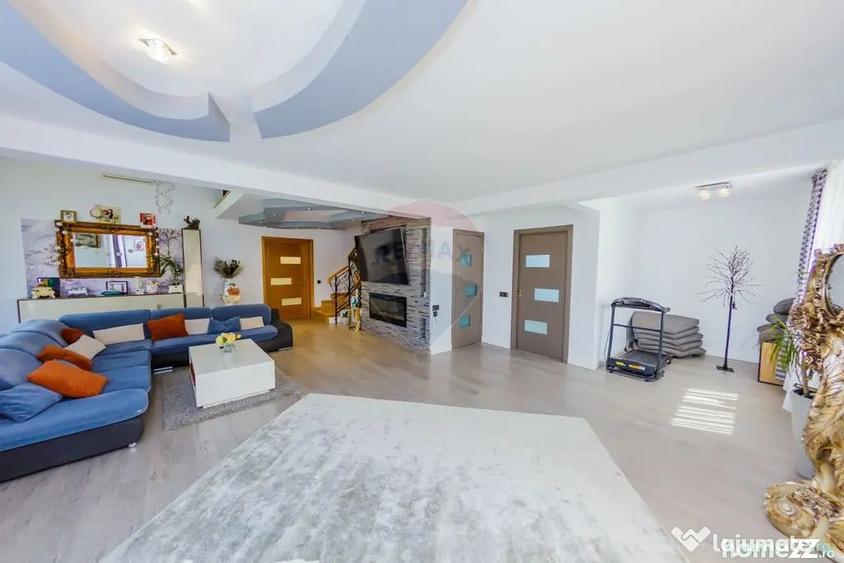 Casă cu 5 camere cu Teren 980 Mp în Bușag