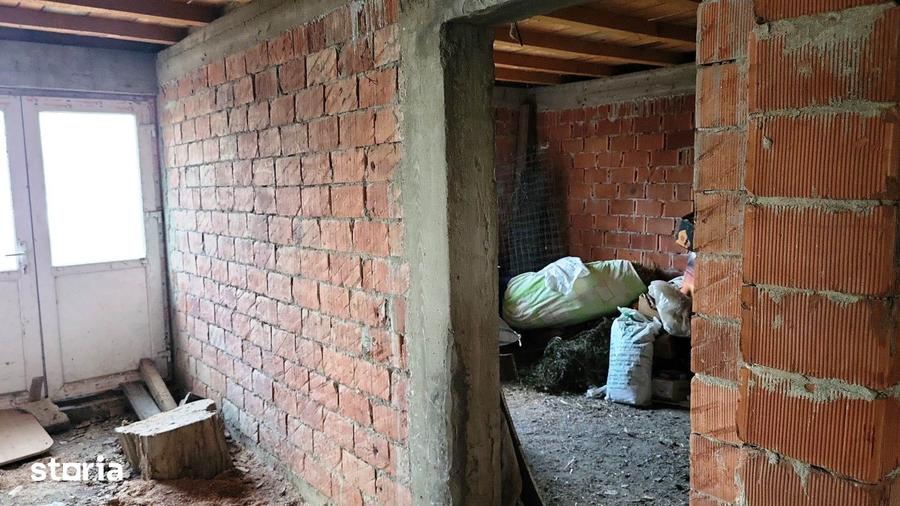 Casă cu 5 camere cu Teren 933 Mp în Mărăcineni