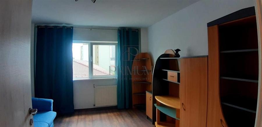 Apartament cu 3 camere decomandat în Aradului