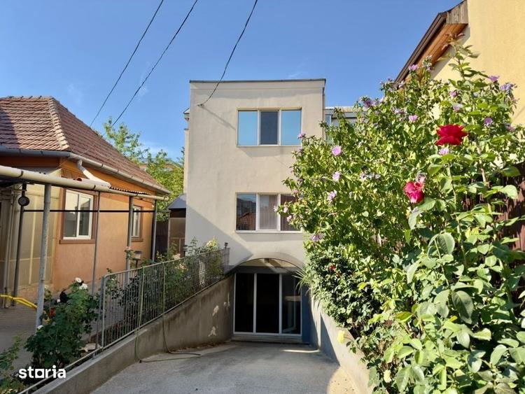 Casă cu 4 camere în Între Lacuri