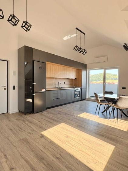 Apartament cu 2 camere semidecomandat în Florești