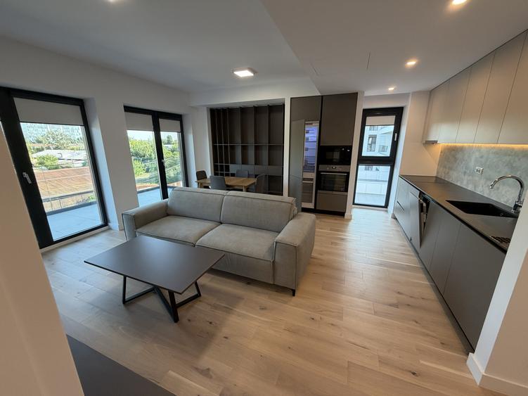 Apartament cu 3 camere semidecomandat în Străulești