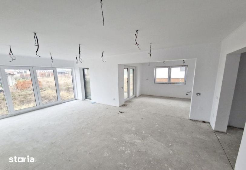 Casă cu 4 camere cu Teren 600 Mp în Paleu