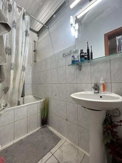 Apartament cu 2 camere semidecomandat, mobilat în Bălcescu