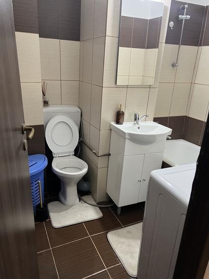 Apartament cu 2 camere semidecomandat în Rovine