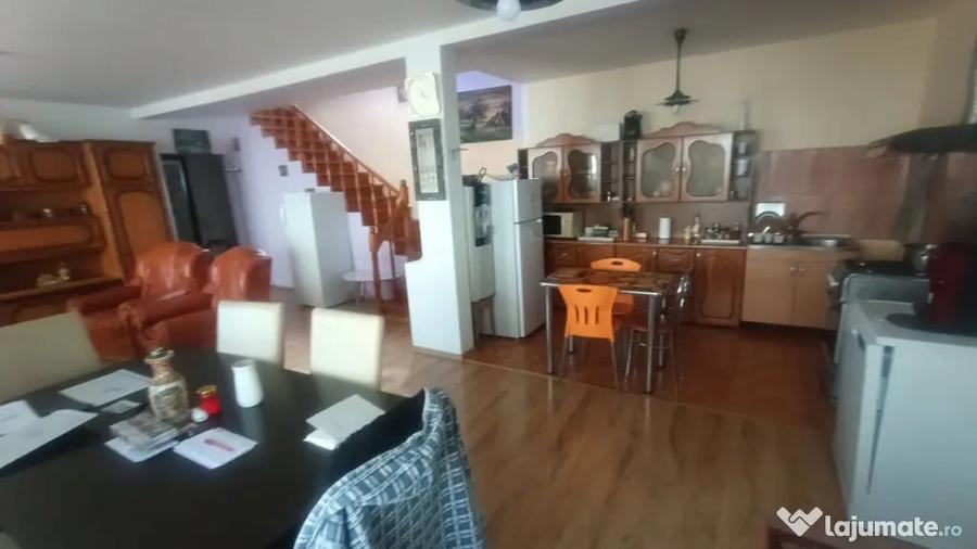 Casă cu 5 camere cu Teren 250 Mp în Brestei