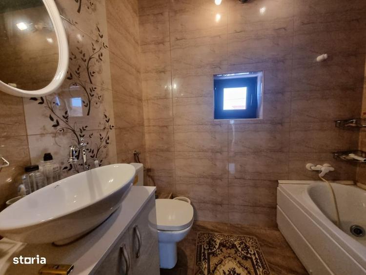Casă cu 4 camere cu Canalizare în Valu lui Traian
