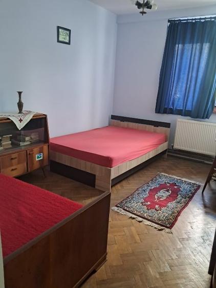 Apartament cu 3 camere decomandat, mobilat în Capitol