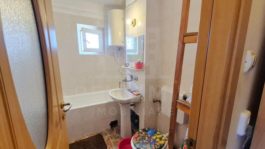 Apartament cu 3 camere decomandat în Calea București