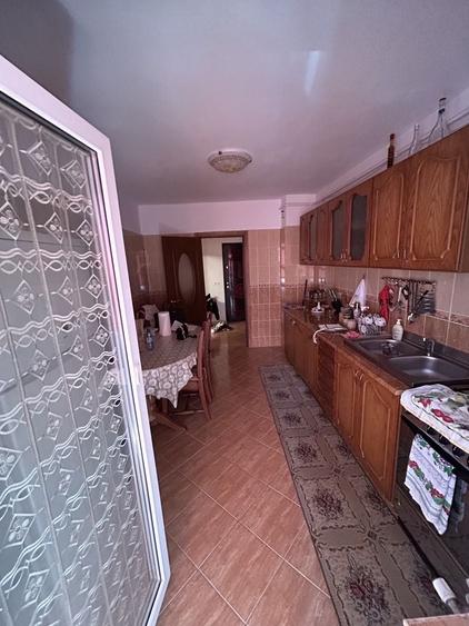 Apartament cu 3 camere decomandat în Ciritei
