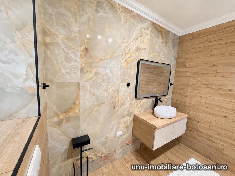 Casă cu 4 camere cu Teren 250 Mp în Periferie