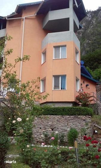 Casă cu 4 camere cu Teren 250 Mp în Central