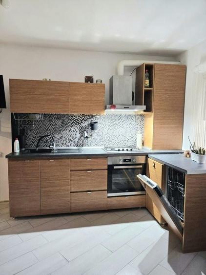 Apartament cu 3 camere decomandat, mobilat în Faleza Nord