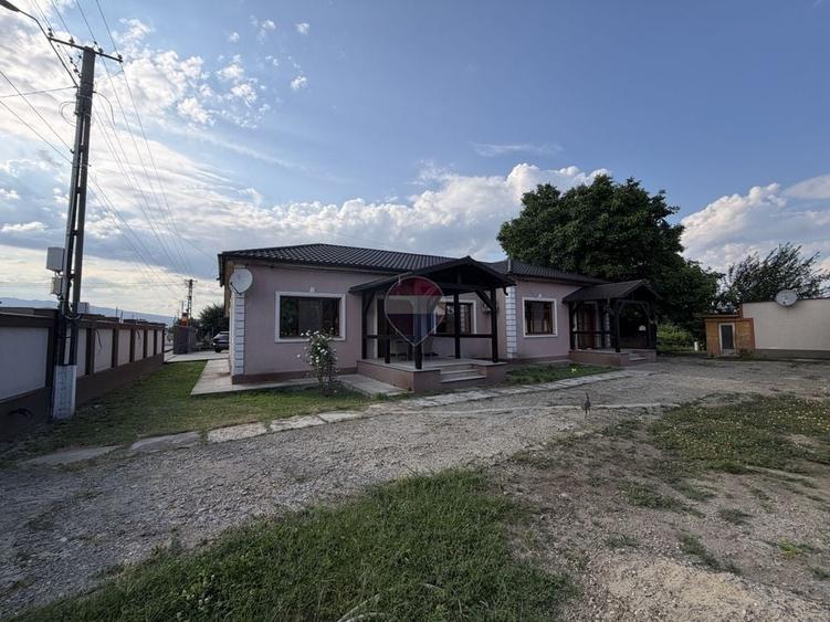 Casă individuală cu 4 camere cu Teren 2500 Mp în Bolotești