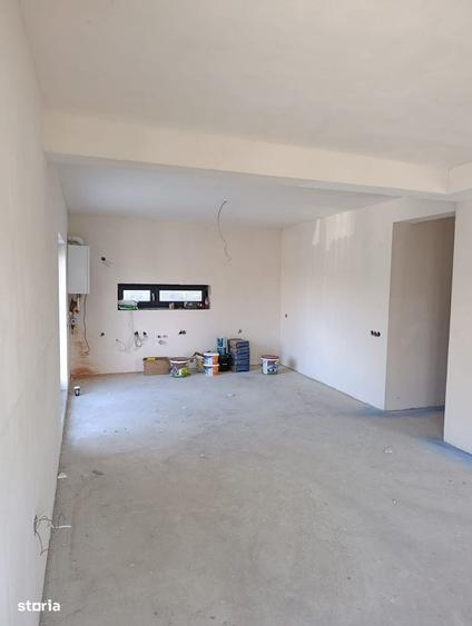 Spațiu comercial, de 1,000 mp, în Sopor