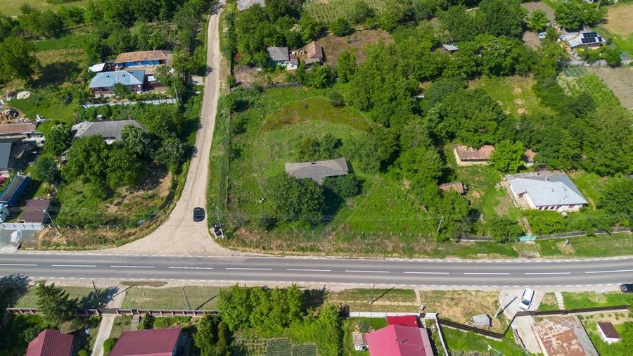 Teren Construcții intravilan de 2421 mp, în Todirești