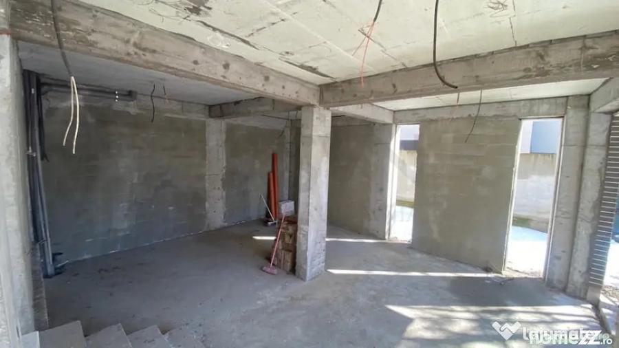 Casă cu 4 camere cu Teren 220 Mp în Vitan