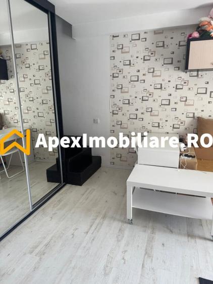 Apartament cu 3 camere semidecomandat în Ozana