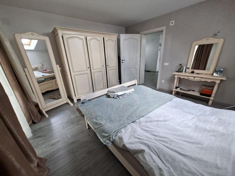 Casă individuală cu 6 camere cu Canalizare în Șelimbăr
