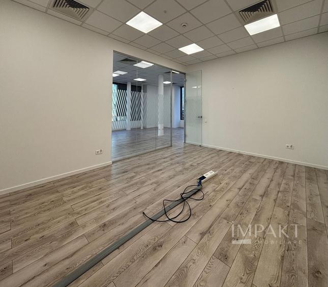 Birou, de 350 mp, în Central