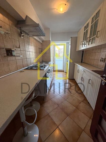 Apartament cu 3 camere decomandat în Libertății