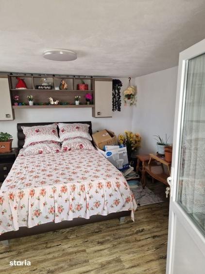 Casă cu 2 camere cu Teren 1686 Mp în Găvănești