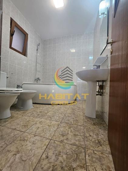 Apartament cu 3 camere semidecomandat în Central