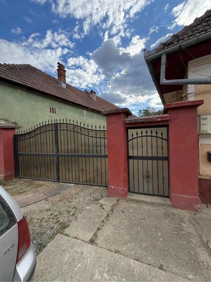 Casă cu 3 camere cu Teren 2500 Mp în Ucea