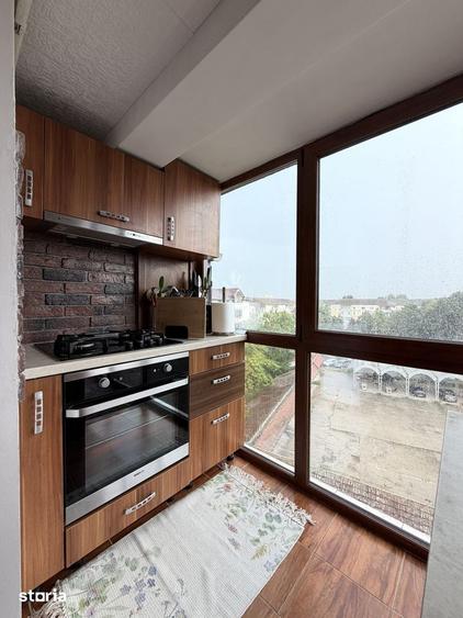 Apartament cu 3 camere semidecomandat, mobilat în Soarelui