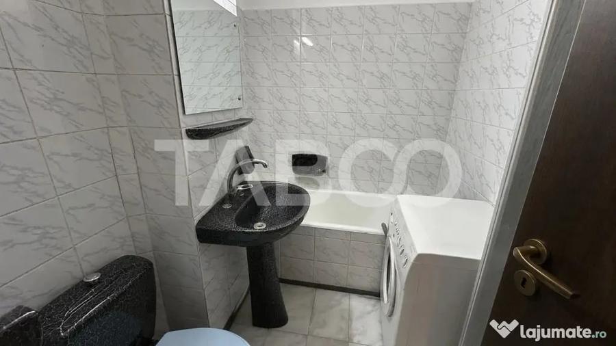 Apartament cu 4 camere decomandat în Ștrand