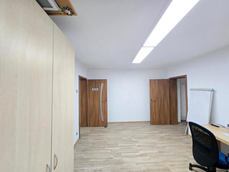 Apartament cu 3 camere semidecomandat, mobilat în Ultracentral