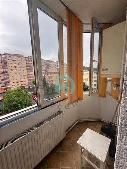Apartament cu 3 camere decomandat în Calea București