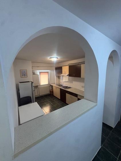 Apartament cu 2 camere decomandat în Petrești