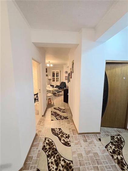 Apartament cu 3 camere decomandat în Primo