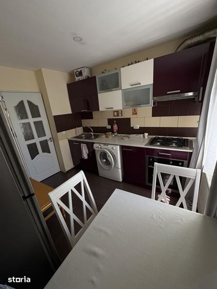 Apartament cu 3 camere decomandat în Giurgiului