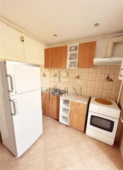 Apartament cu 3 camere decomandat, mobilat în Lunei