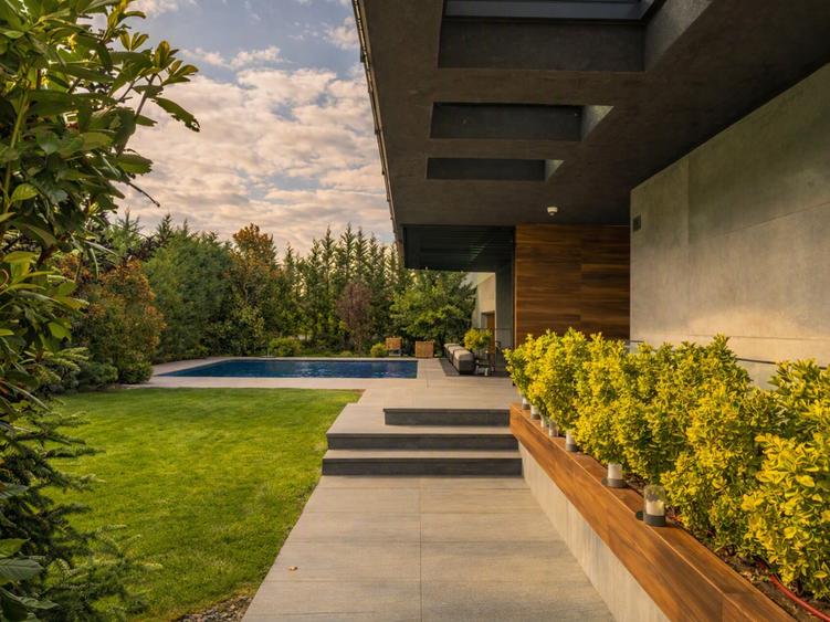 Casă individuală cu 8 camere cu Piscina în Iancu Nicolae