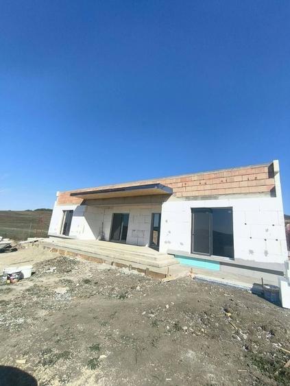 Casă cu 3 camere în Hereclean