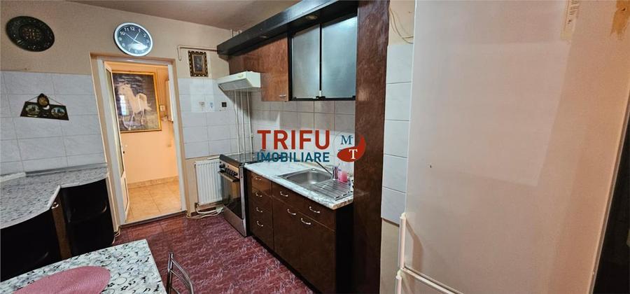 Apartament cu 3 camere decomandat, mobilat în Tolstoi