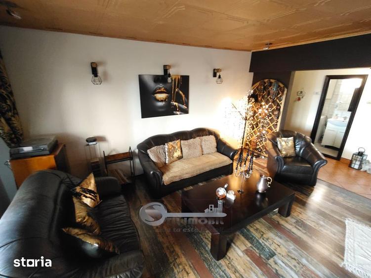 Apartament cu 4 camere decomandat în Podu Roș
