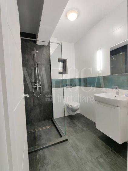 Apartament cu 8 camere decomandat în Gruia
