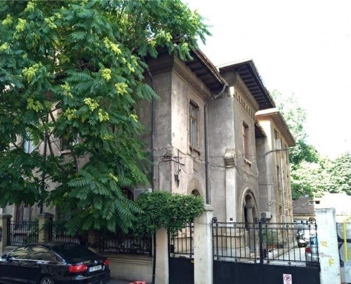 Casă cu 16 camere cu Garaj în Magheru