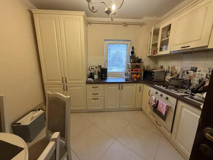 Apartament cu 4 camere decomandat, mobilat în Bucovina