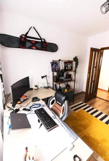 Apartament cu 4 camere decomandat în Central