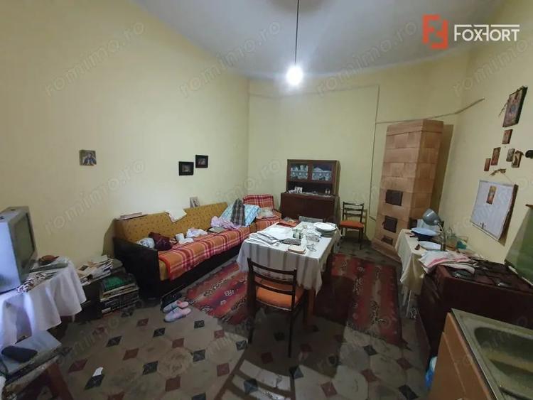 Apartament cu 5 camere nedecomandat, mobilat în Central