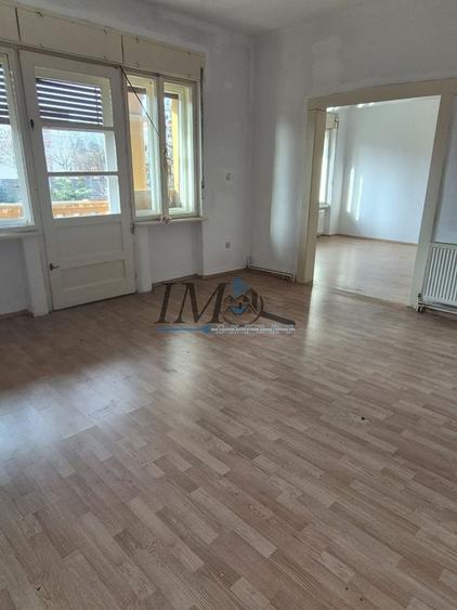Duplex cu 3 camere cu Canalizare în Central