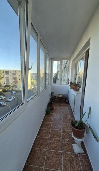 Apartament cu 3 camere semidecomandat în Astra