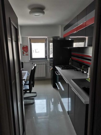 Apartament cu 3 camere decomandat în Tomis III
